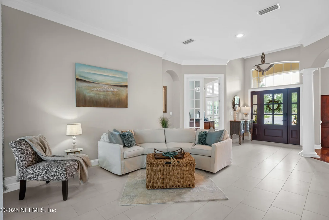 Photo of 389 SUMMERSET Drive