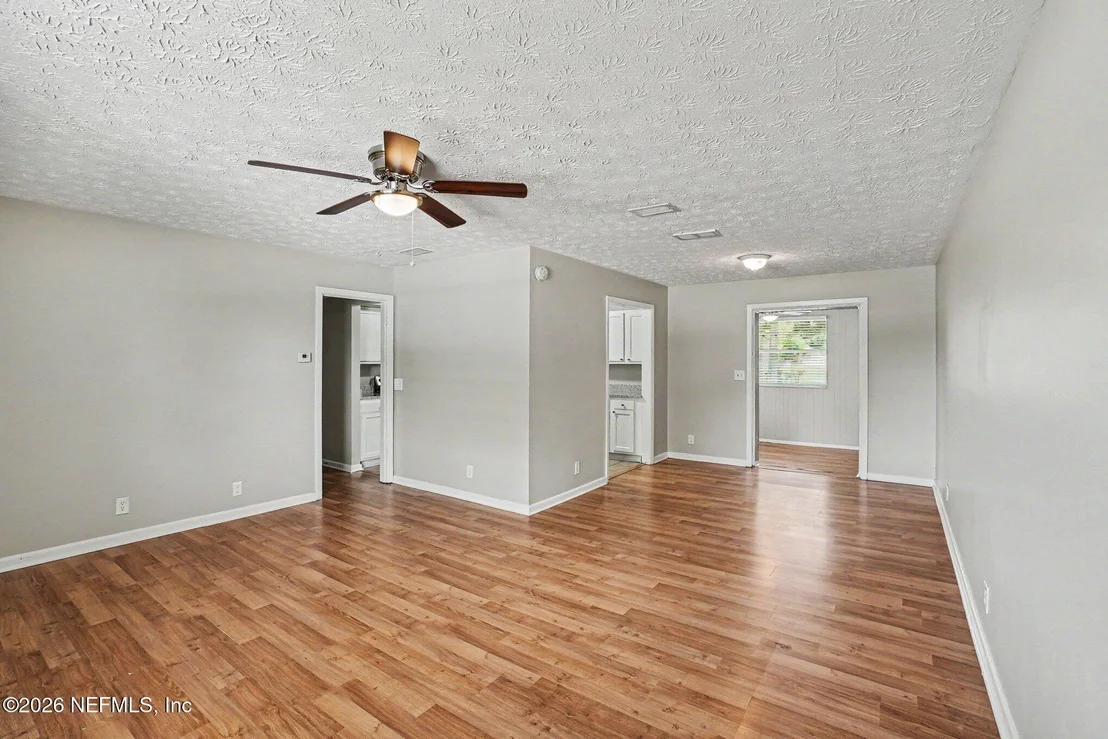 Photo of 7417 MAYAPPLE Road