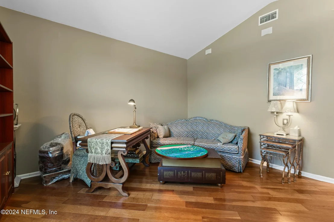 Photo of 800 LAPOMA Way