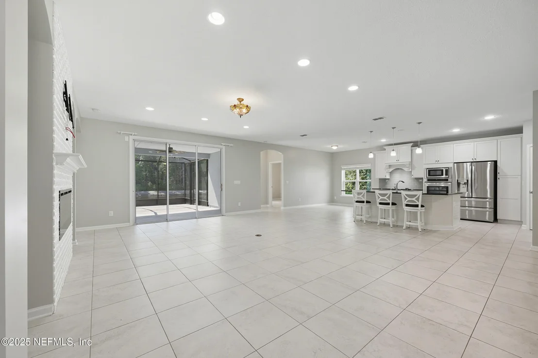 Photo of 96072 BREEZEWAY Court