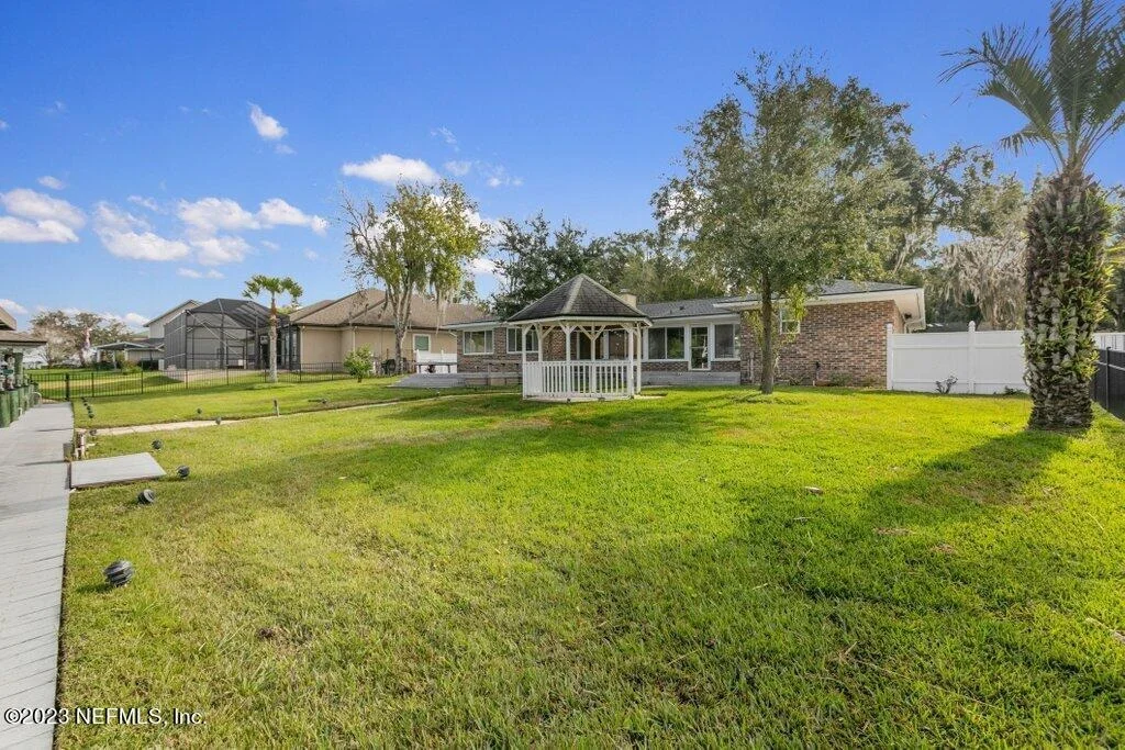 Photo of 241 OAK Drive S