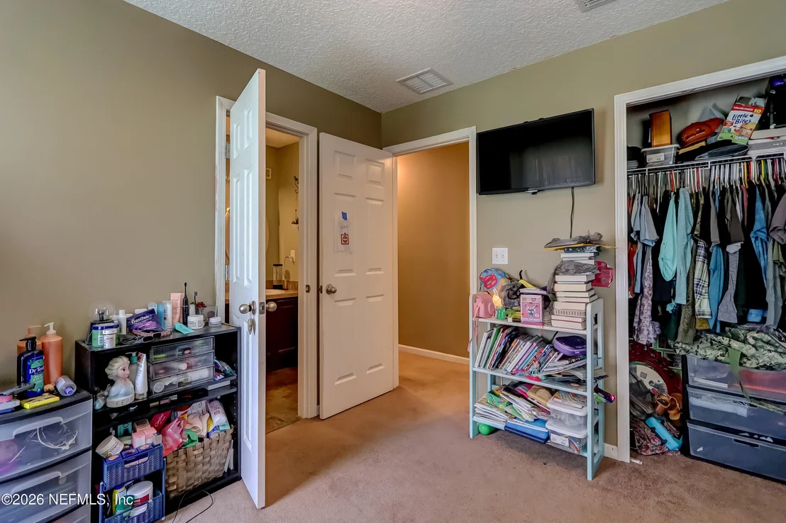 Photo of 44629 WOODLAND Circle