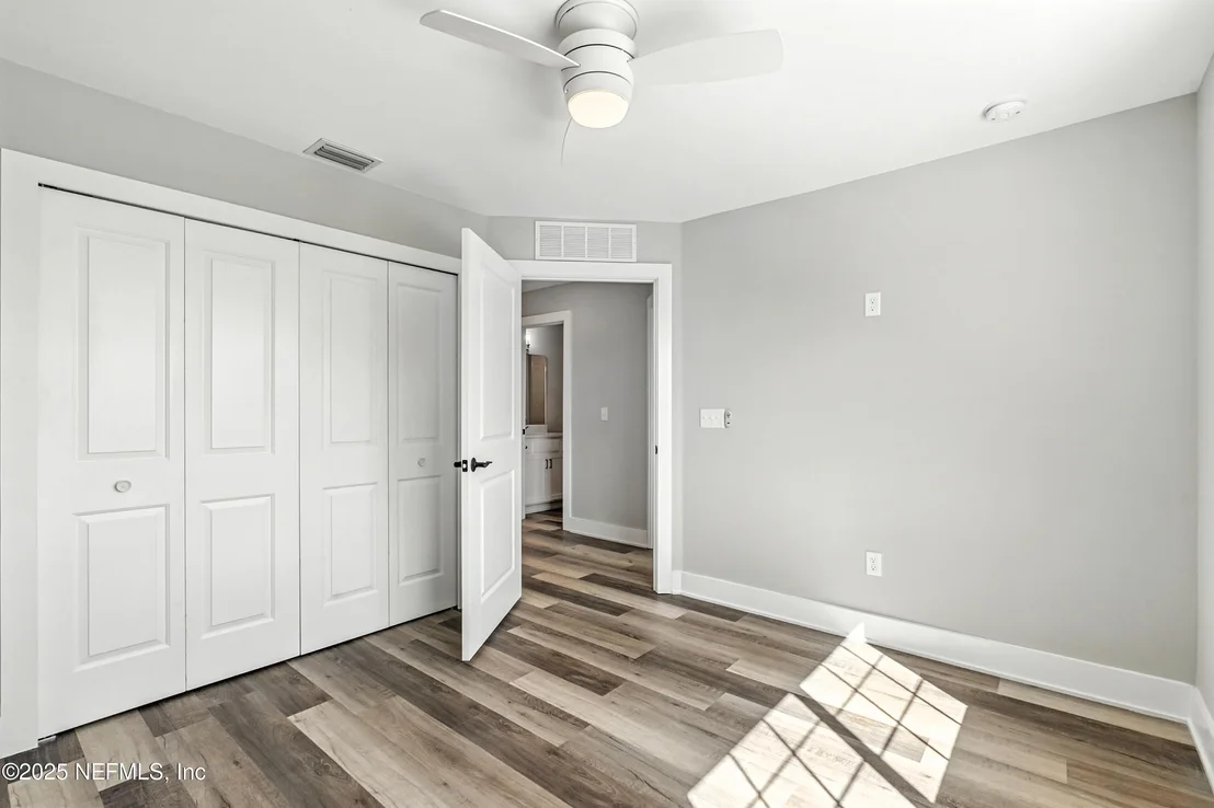 Photo of 15 COMARES Avenue