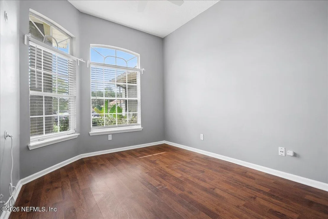 Photo of 817 ESQUIRE Lane