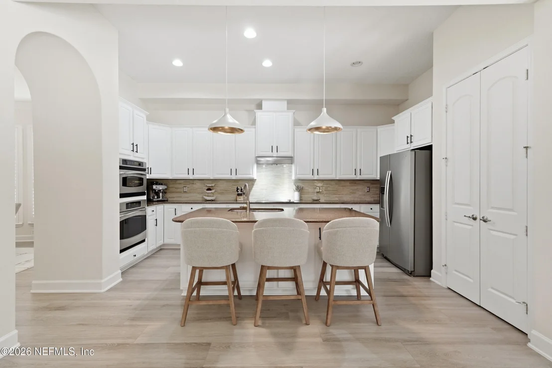 Photo of 804 STELLING Court
