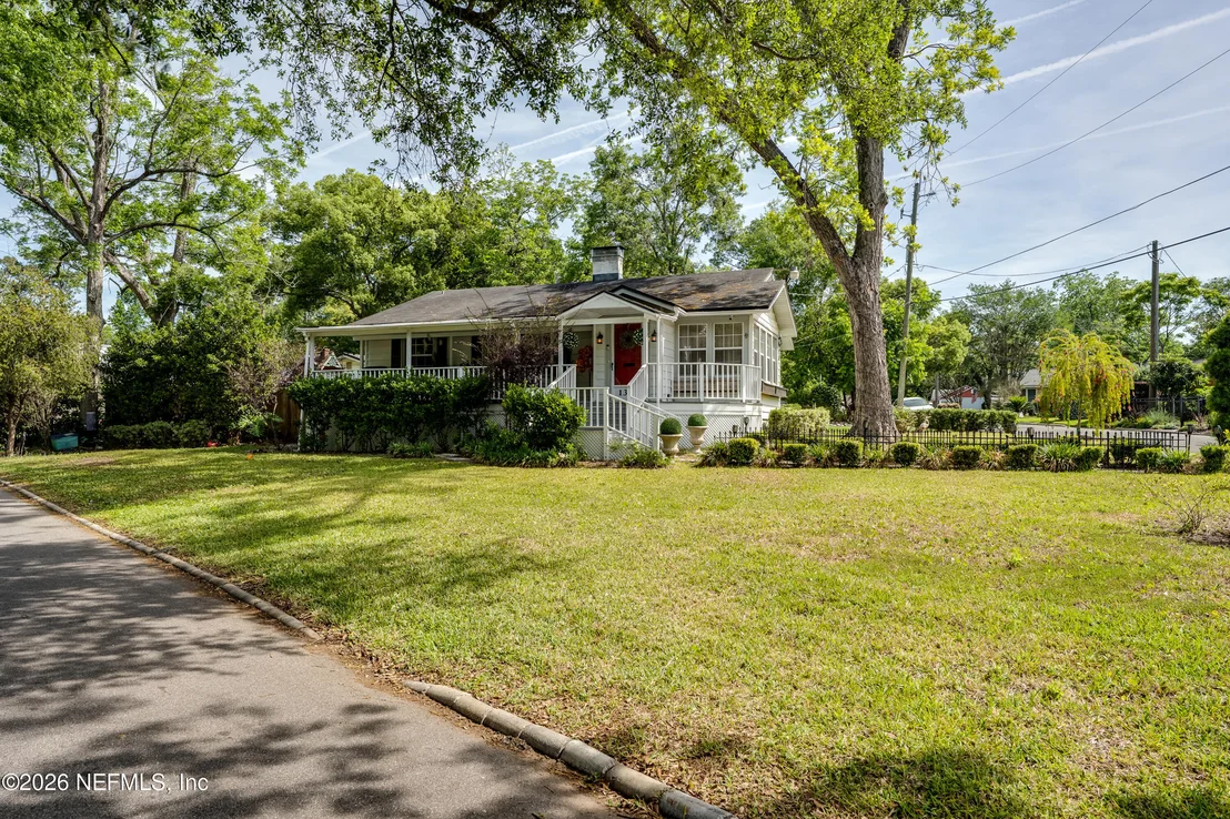 Photo of 1335 AZALEA Drive