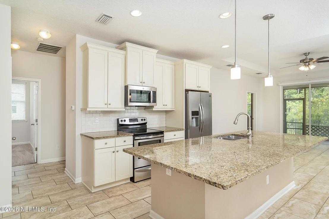Photo of 132 MONROE Avenue