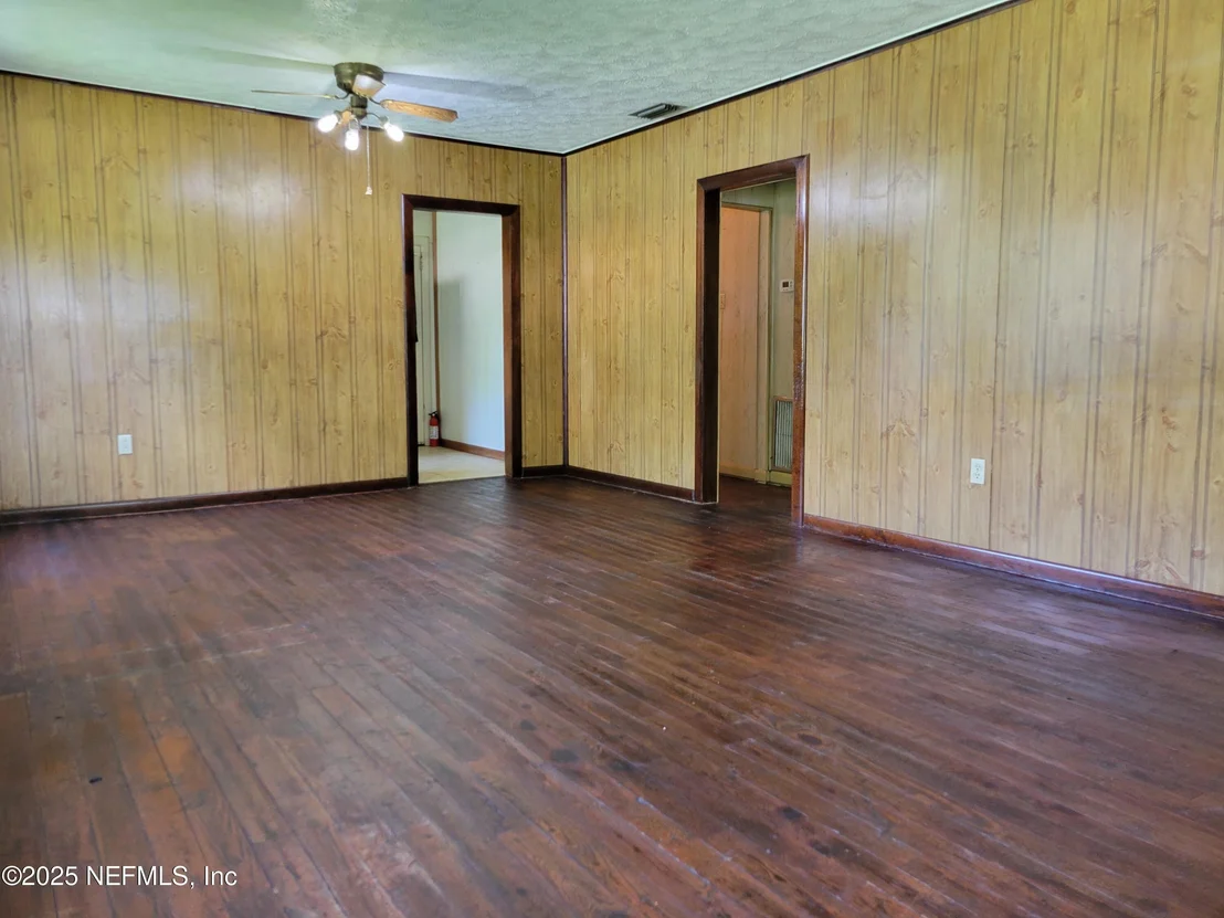 Photo of 762 N WALNUT Street