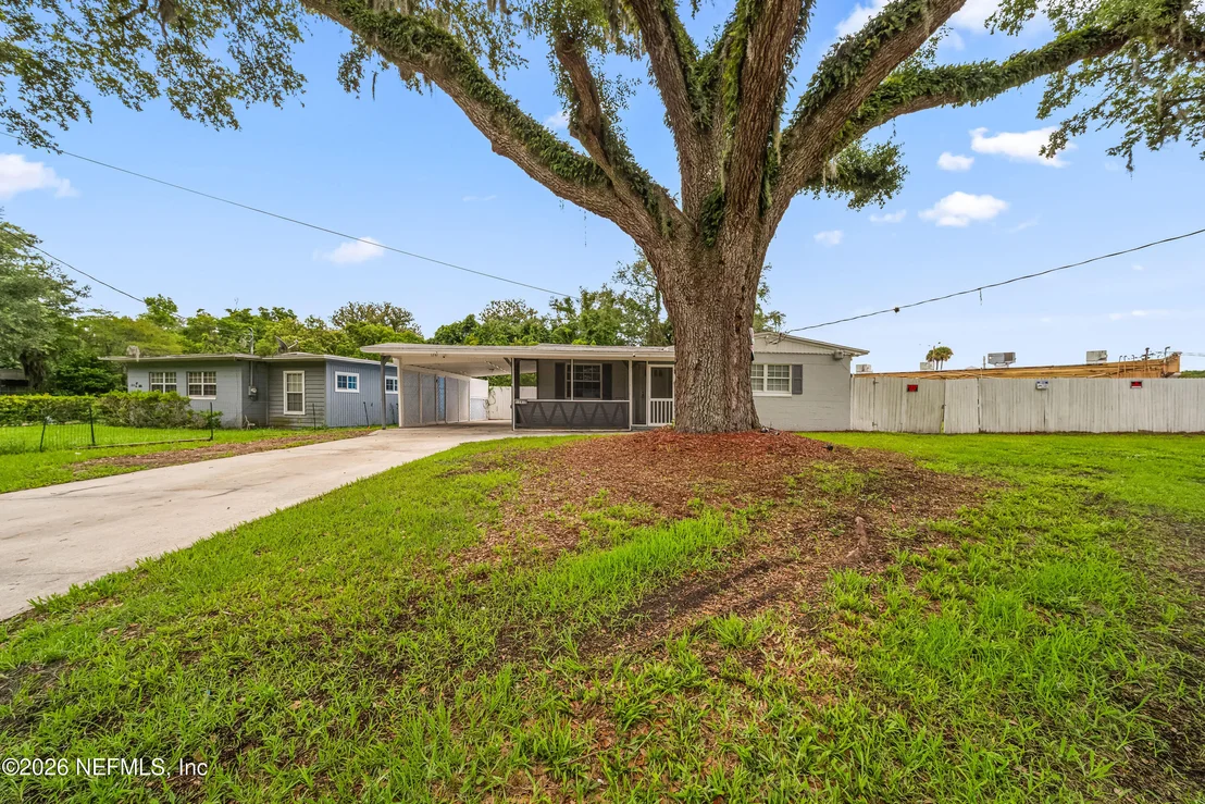 Photo of 1241 KING ARTHUR Road
