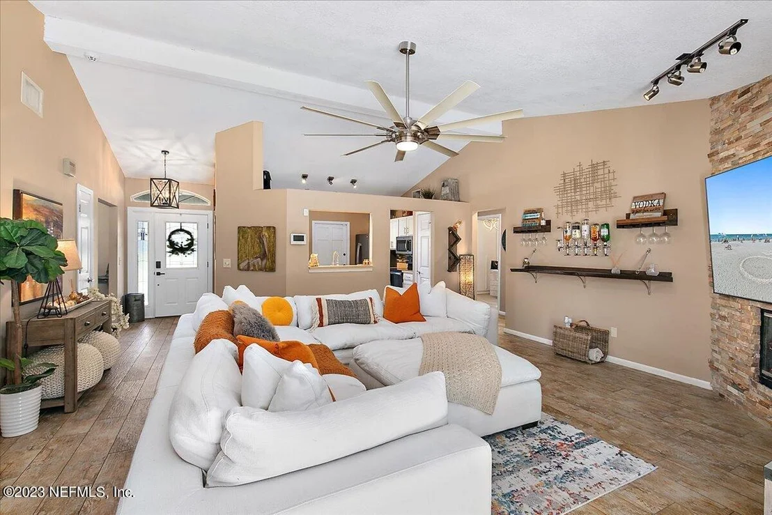 Photo of 910 LONG LAKE Drive