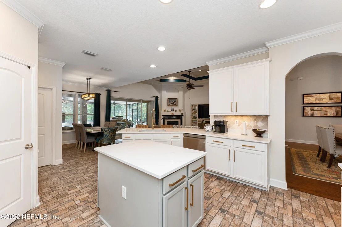 Photo of 120 N ATHERLEY Road