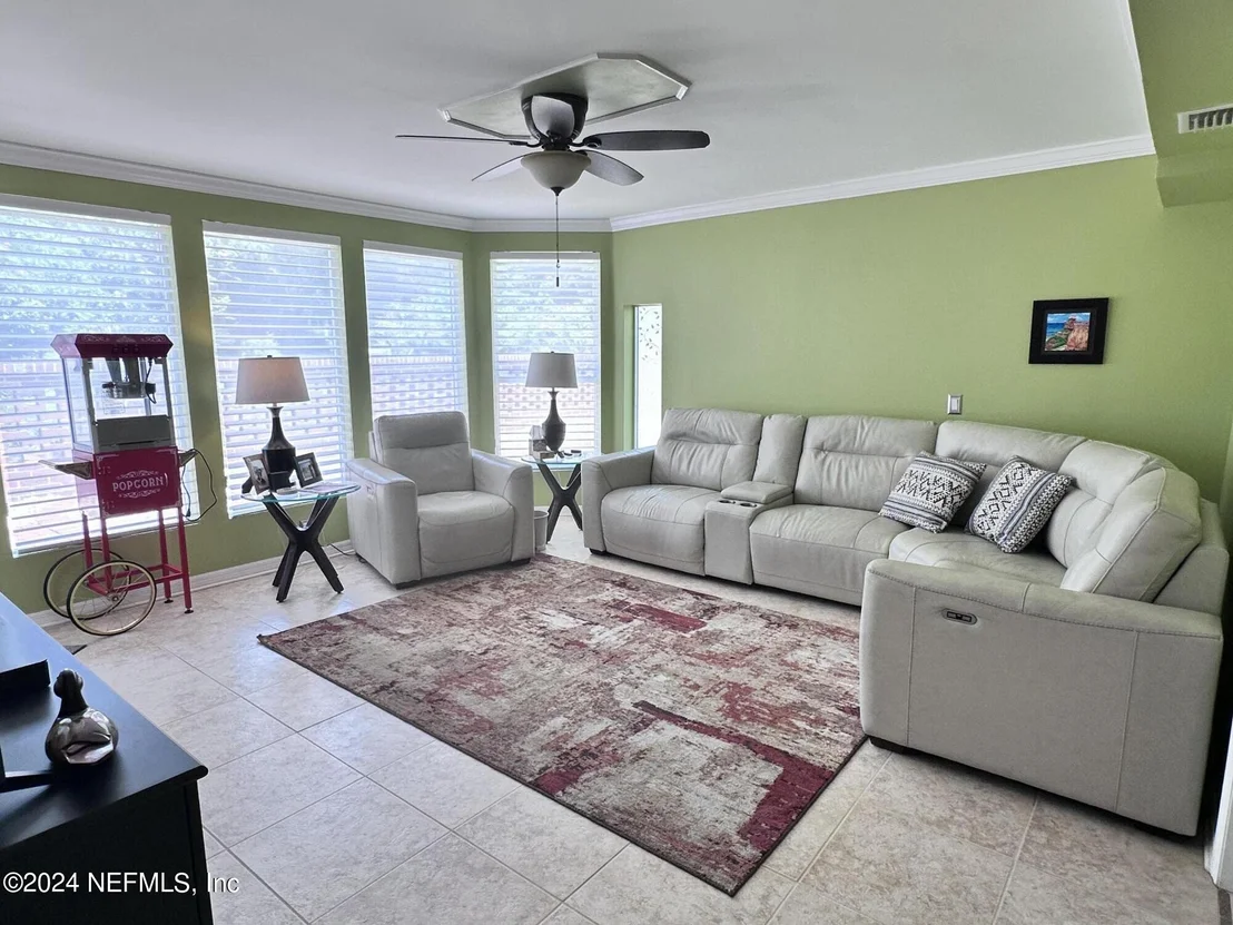 Photo of 1283 HARBOR OAKS Road