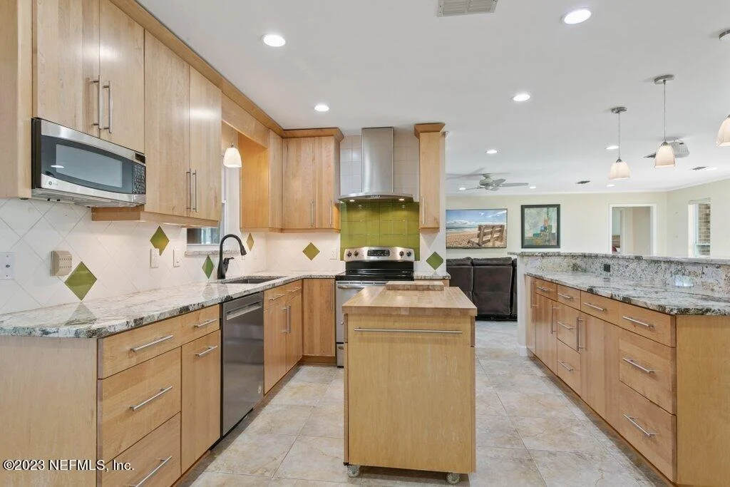 Photo of 241 OAK Drive S