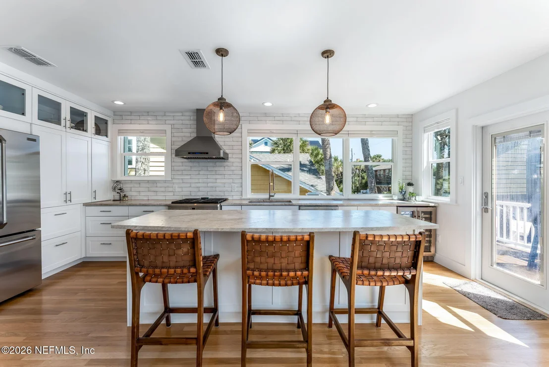 Photo of 1242 BEACH Avenue