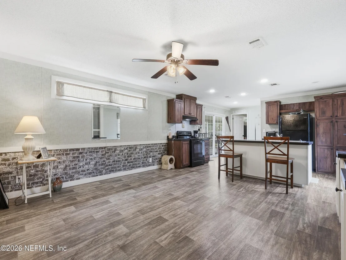 Photo of 100 BOSTWICK Lane