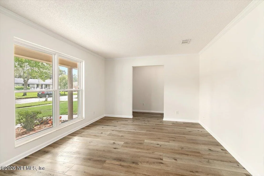 Photo of 9042 WARWICKSHIRE Road