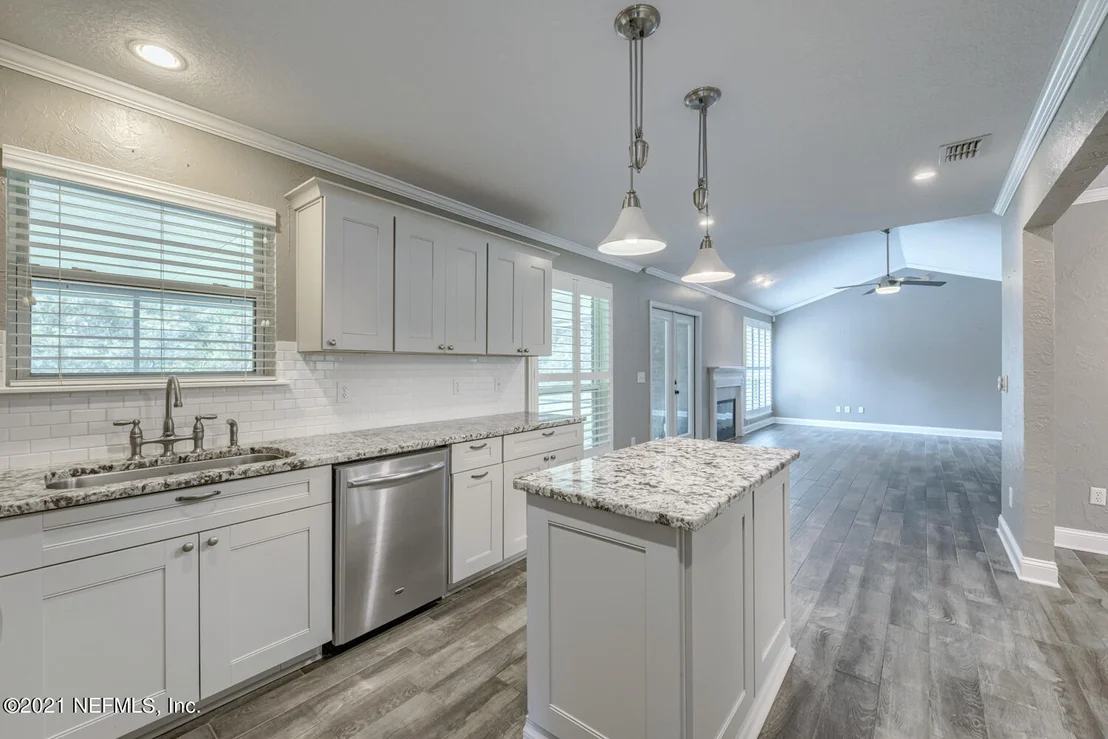 Photo of 370 CIRCLE Drive W