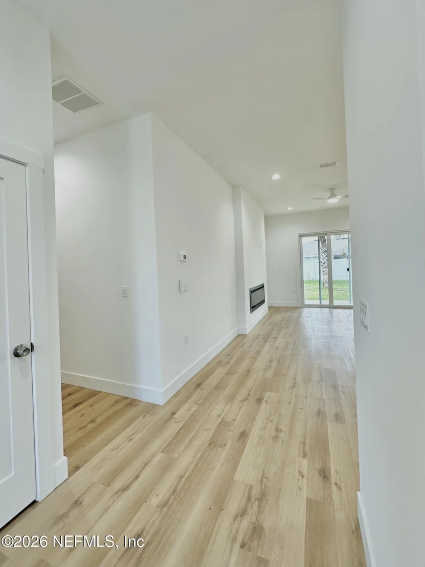 Photo of 57 BARRING Place N