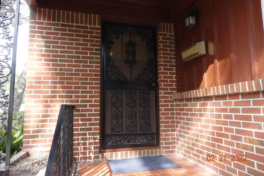 Photo of 1675 MT. VERNON Drive