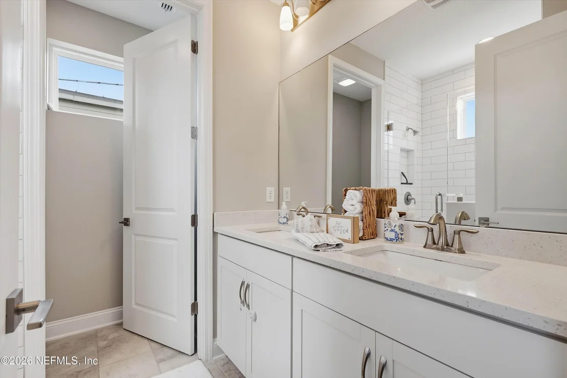 Photo of 385 RUM RUNNER Way