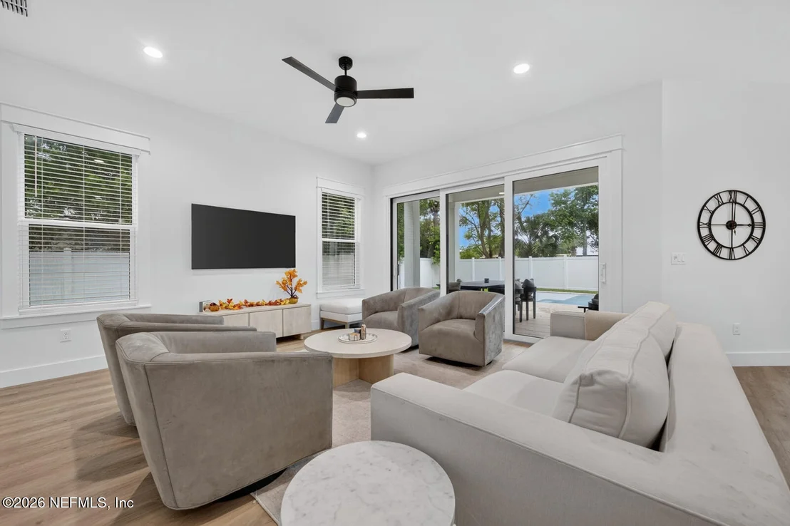 Photo of 904 BARBARA Lane
