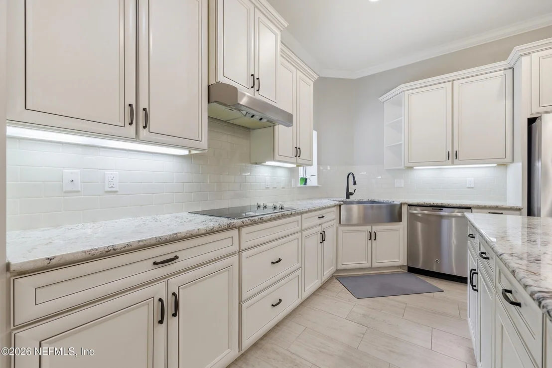 Photo of 382 SELOY Drive