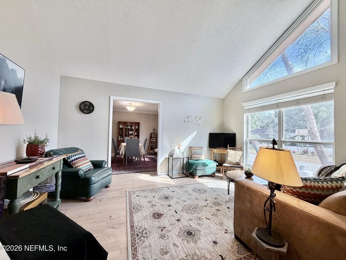 Photo of 2857 BEAUCLERC Road