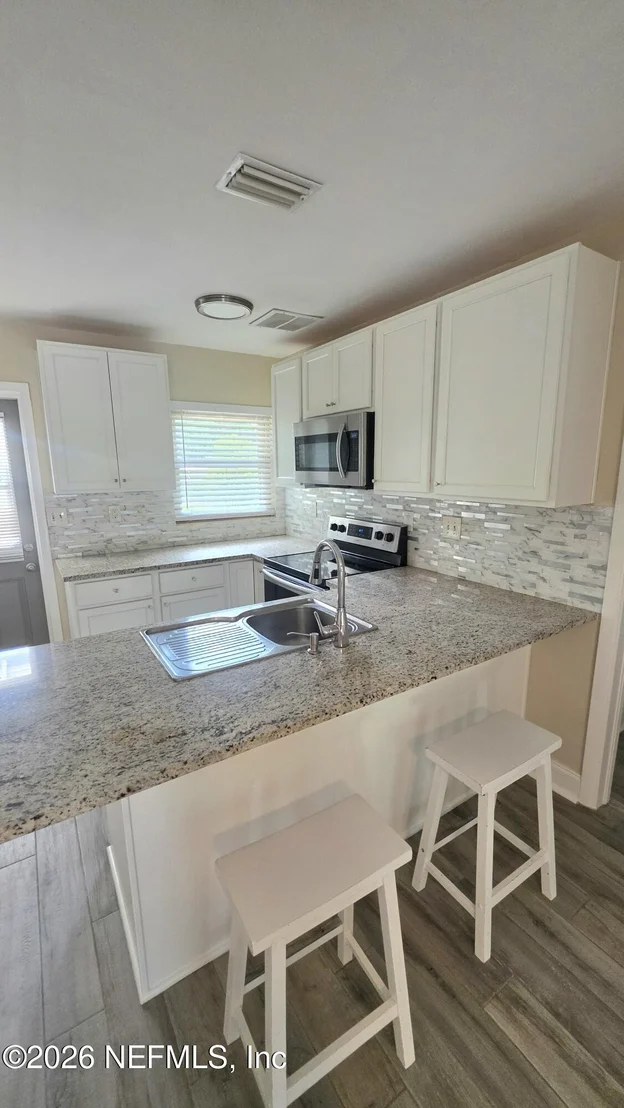 Photo of 3483 FOREST Boulevard