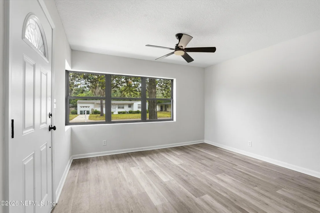 Photo of 1138 HALIFAX Road