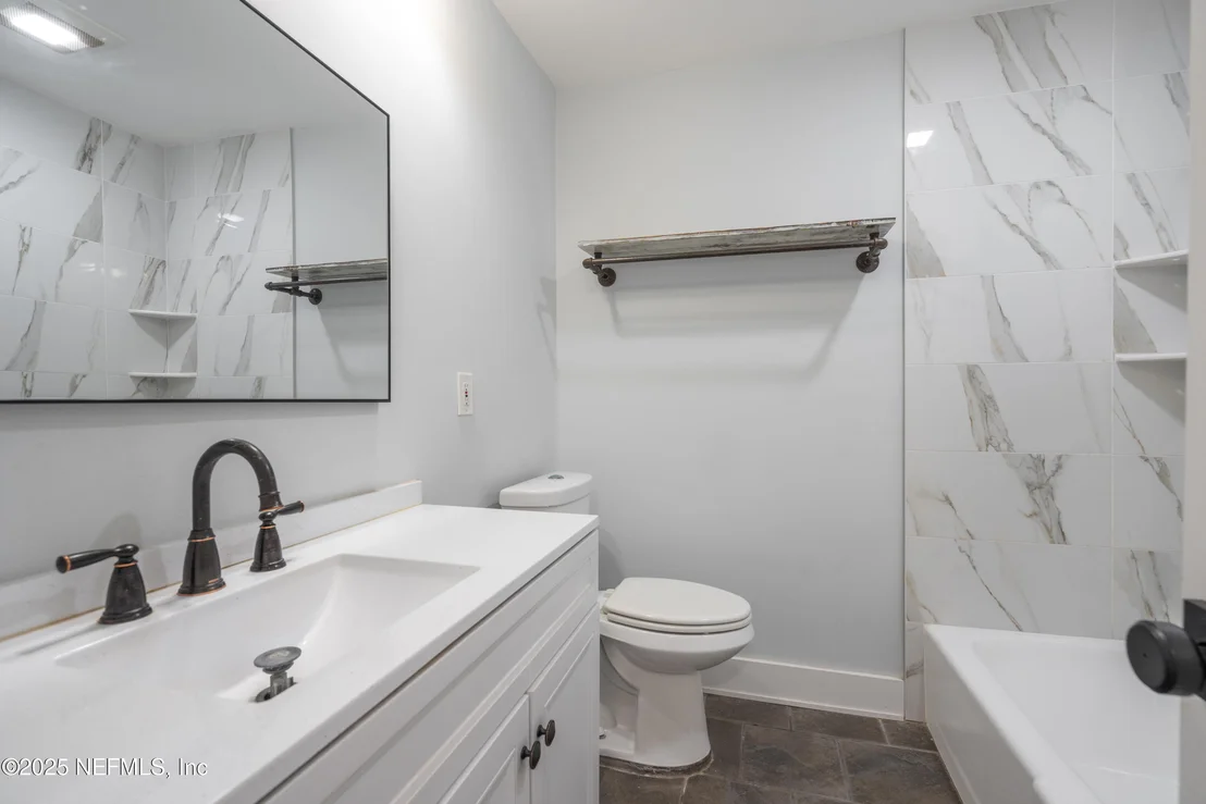 Photo of Unit 4A at 22 COMARES Avenue