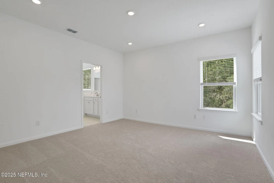 Photo of 643 FARMFIELD Drive