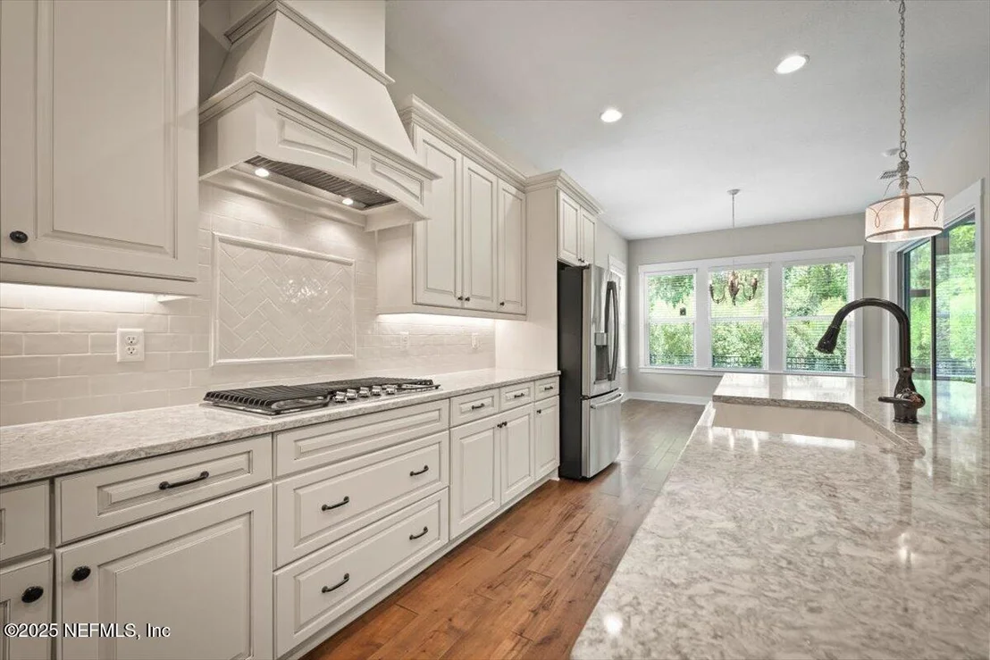 Photo of 305 SEAHILL Drive