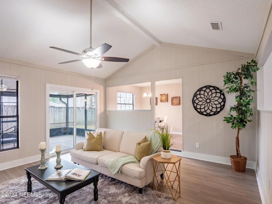 Photo of 8327 POINTER Drive N
