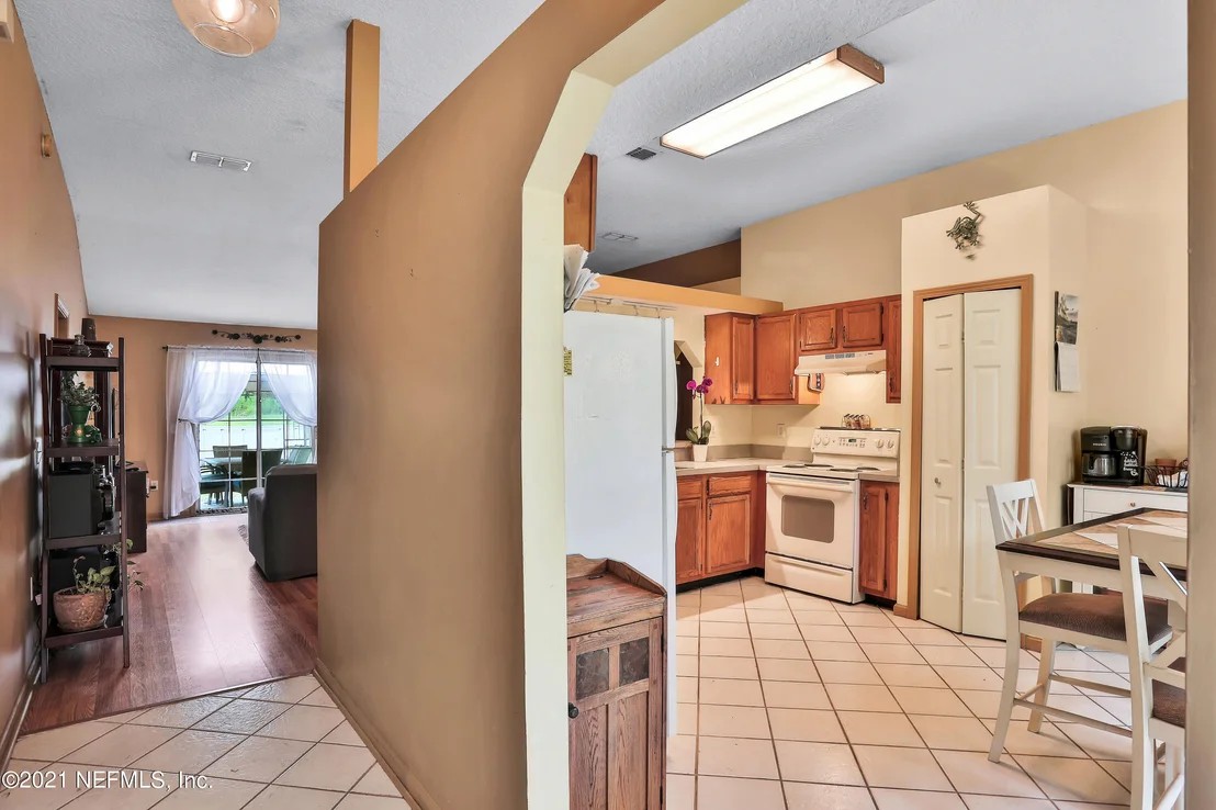 Photo of 3133 VERONICA Avenue