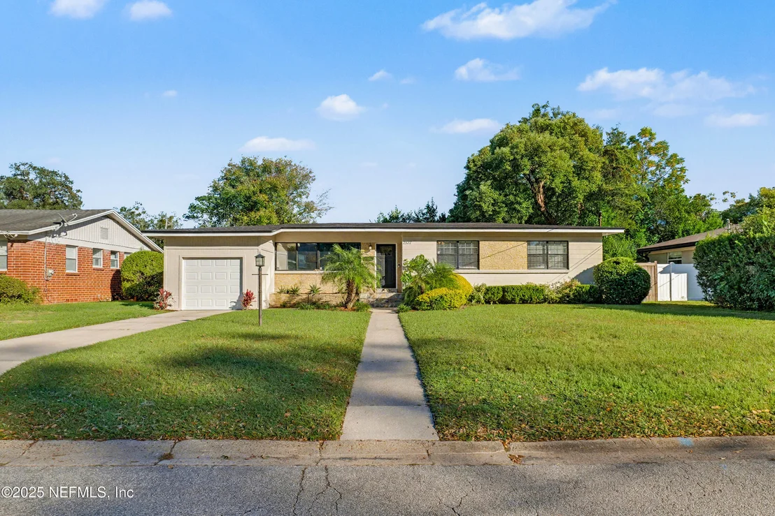 Photo of 2537 BUTTONWOOD Drive