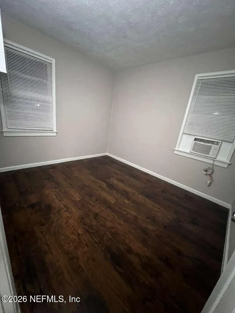 Photo of 862 BUNKER HILL Boulevard
