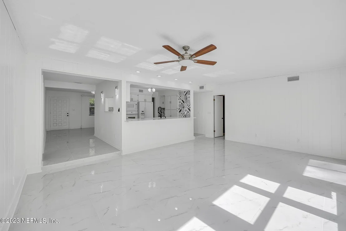 Photo of 2233 MAPLE LEAF Drive E