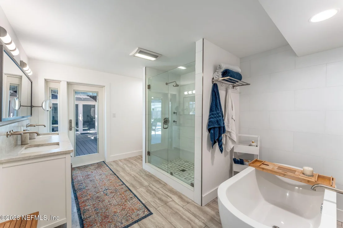 Photo of 1242 BEACH Avenue