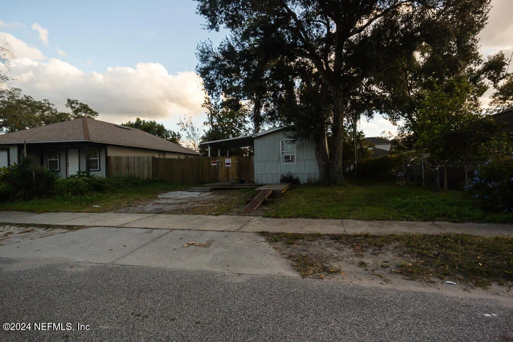 Photo of 9008 DANDY Avenue