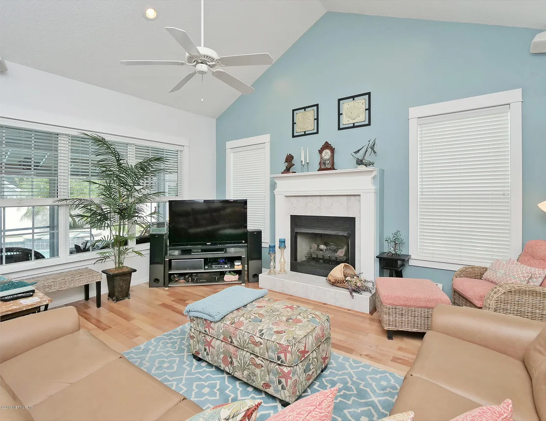 Photo of 1480 LAUREL Way