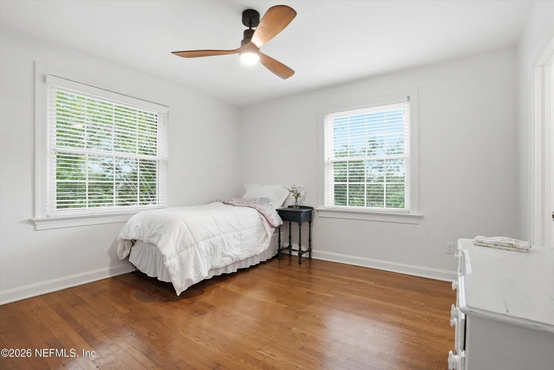 Photo of 1841 RIVER Road