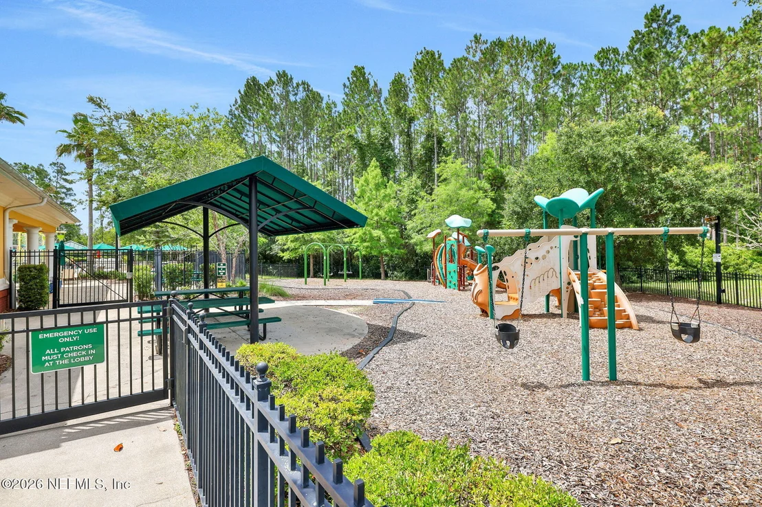 Photo of 1004 FLORA PARKE Drive