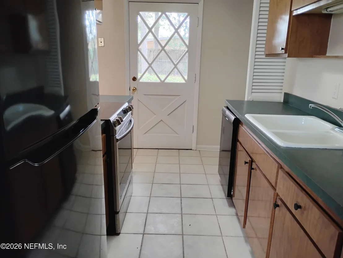 Photo of 1130 CROWN Drive