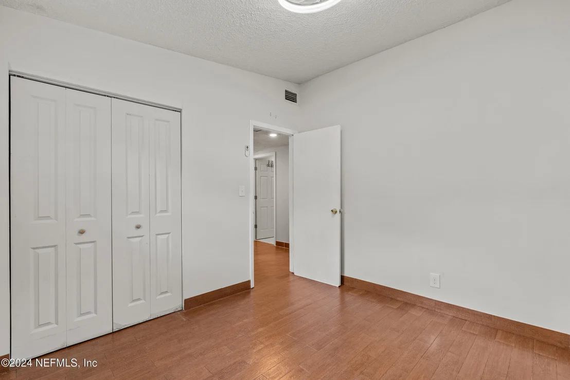 Photo of 1736 LOUVRE Drive
