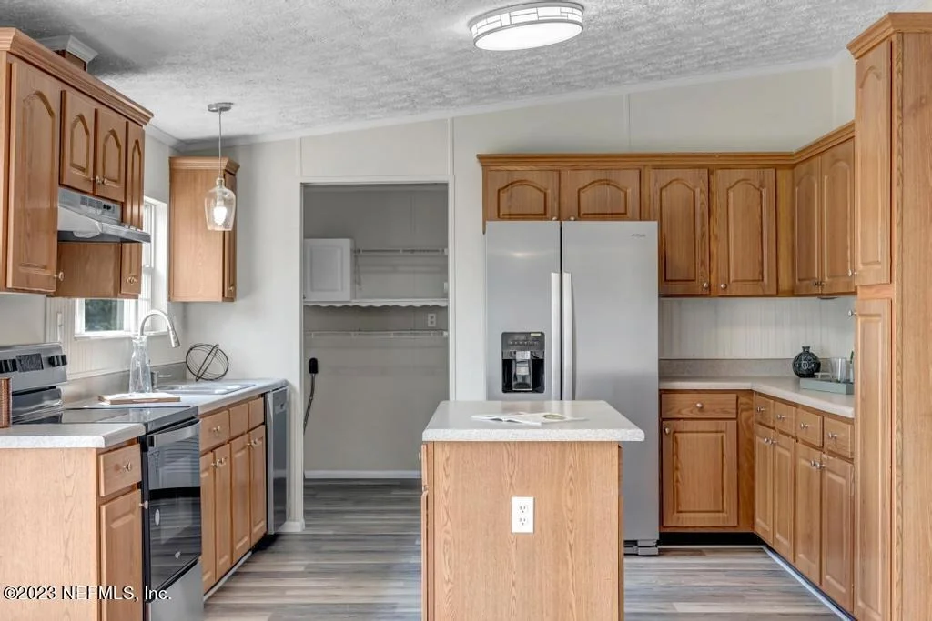 Photo of 43013 LARSEN Road