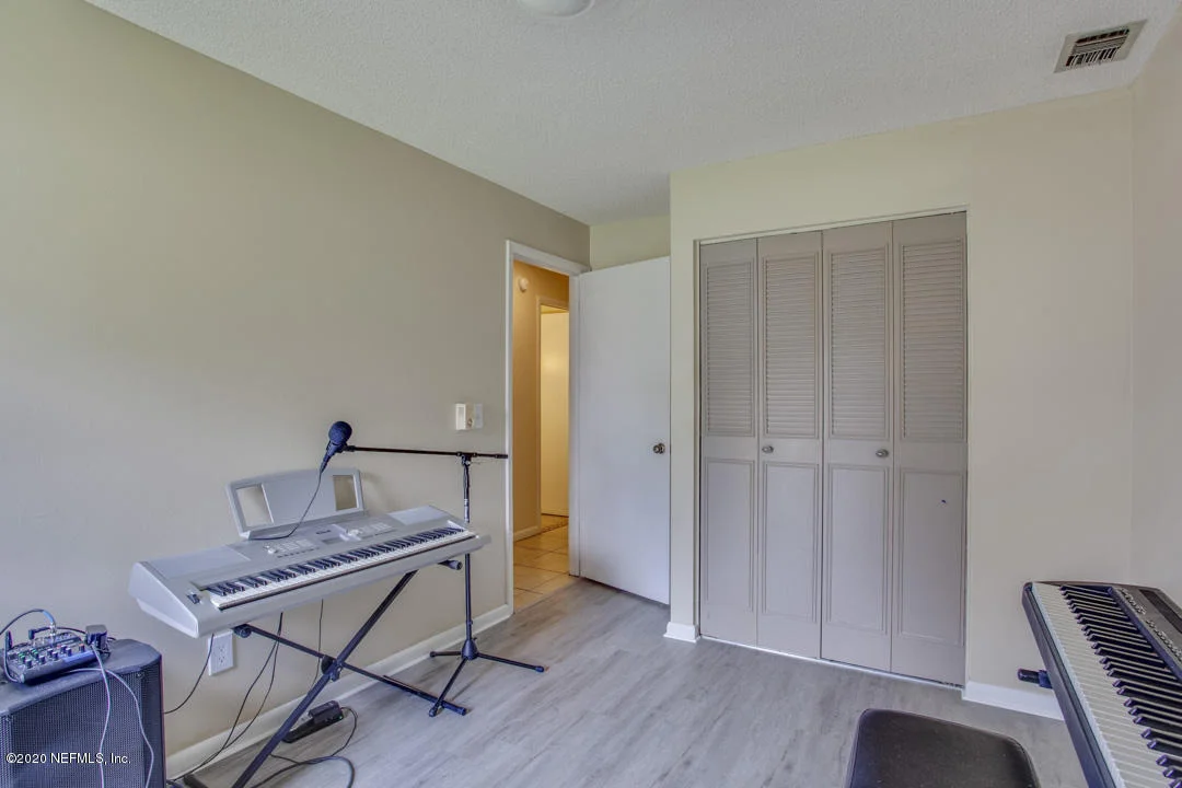 Photo of 2428 OAKVIEW Drive