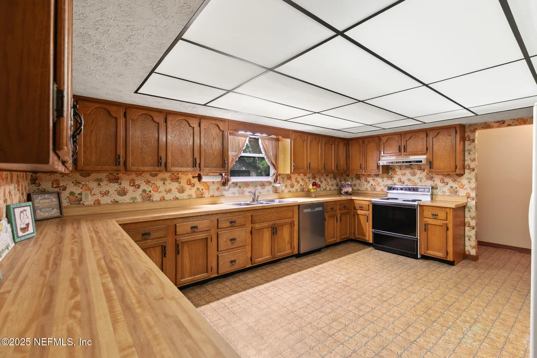 Photo of 1885 RIVER OAKS Drive