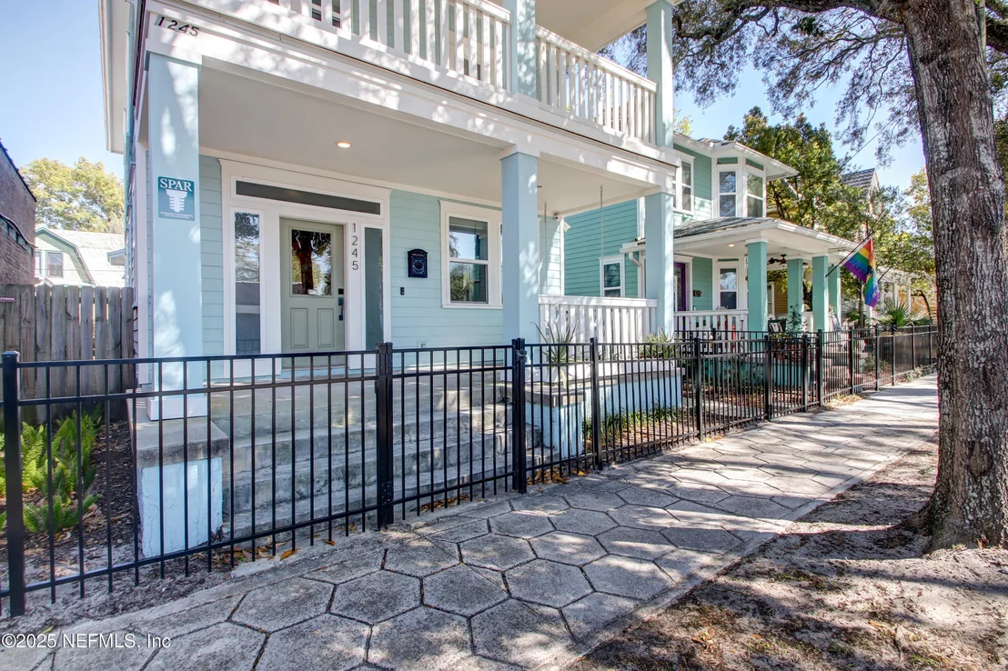 Photo of 1245 WALNUT Street