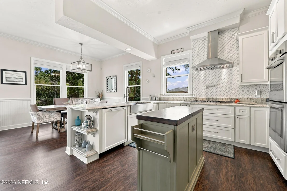 Photo of 500 TURNBERRY Lane