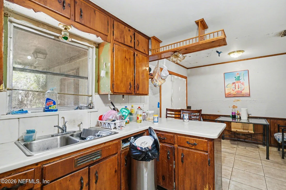 Photo of 1826 LEON Road